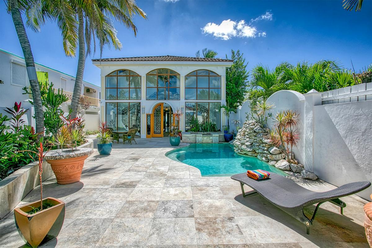 Villa rental St Martin - Around the pool
